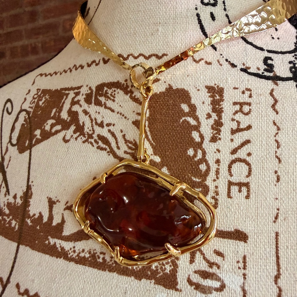 ZARA- Elegant Gold and Brown Pendant Necklace - Picture 3 of 4